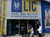 LIC च्या या पॉलिसीची 15 दिवसांतच धूम, मॅच्युरिटीवर मिळेल खात्रीशीर परतावा; जाणून घ्या खरेदीचा परफेक्ट टाईम - Marathi News | This policy of LIC will get guaranteed return on maturity within 15 days; Know the perfect time to buy? | Latest business Photos at Lokmat.com