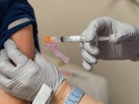 Coronavirus Vaccine : जगभरात 150 व्हॅक्सीनवर काम सुरू; पण रेसमध्ये टॉपवर फक्त 'या' 4 लसी - Marathi News | coronavirus vaccine work on about 150 continues in world these four on top in race | Latest international Photos at Lokmat.com