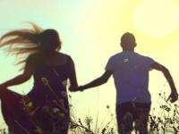 शेत विकून पतीनं पत्नीच्या नावावर जमा केले 39 लाख, खात्यात 11 रुपये सोडून महिला शेजाऱ्यासोबत फरार - Marathi News | After selling the farm, the husband deposited Rs 39 lakh in his wife's name, then The wife escaped with the neighbor with money | Latest crime Photos at Lokmat.com