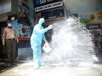 CoronaVirus: चिंताजनक! हवेच्या माध्यमाने वेगाने पसरतो कोरोना; ठोस पुराव्यांसह Lancet चा दावा...! - Marathi News | America CoronaVirus is predominantly transmitted through air says lancet study on coronavirus | Latest health Photos at Lokmat.com