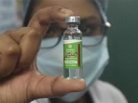 CoronaVirus : भारतीयांची चिंताच मिटली! Omicron पासून असा बचाव करणार कोविशील्ड; नव्या अभ्यासात मोठा खुलासा - Marathi News | Covishield vaccine's booster dose effective against Corona new Omicron variant | Latest national Photos at Lokmat.com