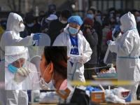 Corona virus च्या नव्या व्हेरिअंटचा भारताला किती धोका? ही 3 लक्षणं दिसताच सावध व्हा! - Marathi News | How dangerous is the new variant of Corona virus omicrone bf 7 to India know about the symptoms | Latest health Photos at Lokmat.com