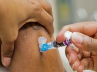 इंजेक्शन, की नेजल स्प्रे? कशाने होईल कोरोनाचा लवकर खात्मा? व्हॅक्सीन एक्सपर्ट्ने केला असा दावा - Marathi News | Corona Vaccine nasal spray or muscle injection which is the best shot against coronavirus | Latest international Photos at Lokmat.com