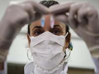 CoronaVirus : मोठी बातमी! कोलेस्टेरॉलवरील औषधाने 70 टक्क्यांपर्यंत कमी होऊ शकतो कोरोनाचा धोका; वैज्ञानिकांचा दावा! - Marathi News | CoronaVirus British researchers says oral drug fenofibrate may cut sars cov 2 infection by 70 percent | Latest health Photos at Lokmat.com