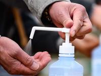 Coronavirus: धक्कादायक! कोरोनापासून वाचवणाऱ्या सॅनिटायझरने होऊ शकतो कॅन्सर! 44 हॅन्ड सॅनिटायझर अत्यंत घातक - Marathi News | Coronavirus: Some hand sanitizers made during the corona Virus pandemic found to have high levels of cancer causing chemical pharmacy study warns | Latest health Photos at Lokmat.com