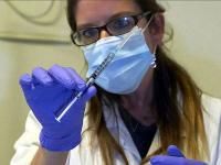 CoronaVirus : भारतात 'या' 5 ठिकाणी होणार कोरोना लसीची चाचणी, असे निवडले जातायत लोक - Marathi News | CoronaVirus Marathi News For late stage human clinical trial indian government sets five sites in four states | Latest national Photos at Lokmat.com