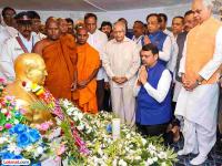 महामानवाला अभिवादन! CM फडणवीसांनी केली सरणत्तयं प्रार्थना; PM मोदींनीही वाहिली आदरांजली - Marathi News | babasaheb ambedkar death anniversary mahaparinirvan din cm Devendra Fadnavis PM narendra Modi president draupadi murmu pays tribute | Latest maharashtra News at Lokmat.com