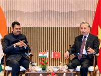 “भारत-व्हिएतनाम संबंध अधिक दृढ करण्यासाठी महाराष्ट्र कटिबद्ध”: मुख्यमंत्री देवेंद्र फडणवीस - Marathi News | cm devendra fadnavis meet president of vietnam h e mr To Lam and said maharashtra committed to further strengthen india vietnam relations | Latest mumbai News at Lokmat.com