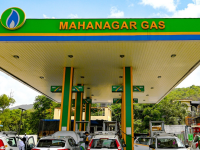 CNG Crisis: ‘सीएनजी’ची बोंब, हजारो वाहने रस्त्यावरून गायब, प्रवाशांचे प्रचंड हाल! - Marathi News | CNG 'CNG' bomb, thousands of vehicles disappear from the roads | Latest mumbai News at Lokmat.com