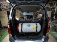 CNG कार्समध्ये असं वाढवा मायलेज, ४ टिप्सनं होईल खर्च अर्धा; जाणून घ्या माहिती - Marathi News | How to increase mileage in CNG cars 4 tips will reduce the cost by half Know details improve engine health | Latest auto Photos at Lokmat.com