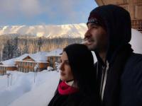 पतीसोबत सनी एन्जॉय करतेय काश्मीर - Marathi News | Kashmiri enjoying Sunny with husband | Latest filmy Photos at Lokmat.com