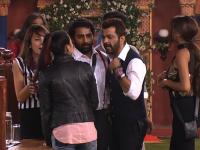 बिग बॉस : इंडियावले विरुद्ध सेलिब्रिटींमध्ये घमासान - Marathi News | Bigg Boss: Indie vs Viola in Celebrity | Latest filmy Photos at Lokmat.com