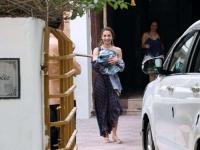 ​अरबाज खानच्या घरातून बाहेर पडताना दिसली मलायका अरोरा! - Marathi News | Aruba Khan looks out of the house, Malaika Arora! | Latest filmy Photos at Lokmat.com