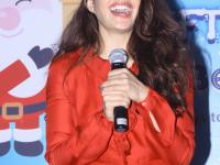 jacqueline celebrating christmas with children's - Marathi News | jacqueline celebrating christmas with children's | Latest filmy Photos at Lokmat.com