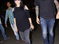 bollywood celebrities spotted at mumbai airport - Marathi News | Bollywood celebrities spotted at Mumbai airport | Latest filmy Photos at Lokmat.com