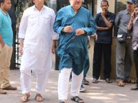 Family & Friends visit Om Puri's house after his demise - Marathi News | Family & Friends visit Om Puri's house after his death | Latest filmy Photos at Lokmat.com
