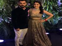 #Virushka Reception : ब्लू कोटमध्ये विराट, तर चोळी अन् लहंगामध्ये दिसली अनुष्का, पाहा फोटो! - Marathi News | #Virushka Reception: Anubhav in the blue quote, Ankaska appeared in a bodice and shirt, see photo! | Latest filmy Photos at Lokmat.com