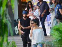 SEE PIC : क्युट मीशा जेव्हा मम्मी-पप्पाबरोबर लंचसाठी जाते...! - Marathi News | SEE PIC: When Michele goes after lunch with her parents ...! | Latest filmy Photos at Lokmat.com