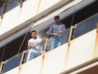 Hrithik Roshan waves to the fans & media from his juhu home on his birthday - Marathi News | Hrithik Roshan waves to the fans & media from his Juhu home on his birthday | Latest filmy Photos at Lokmat.com