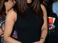 Priyanka Chopra soptted At Mumbai Airport - Marathi News | Priyanka Chopra Sopted At Mumbai Airport | Latest filmy Photos at Lokmat.com