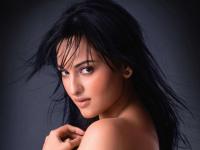 Hotness Alert : रॅम्पवर सोनाक्षी सिन्हाच्या ‘या’ सेक्सी अदा! - Marathi News | Hotness Alert: Sonakshi Sinha's 'Sexy' paid on the ramp! | Latest filmy Photos at Lokmat.com