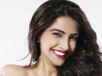बॉयफ्रेंड अहुजासोबत सोनम कपूर आली पार्टीत ! - Marathi News | Sonam Kapoor with Boyfriend Ahuja party! | Latest filmy Photos at Lokmat.com