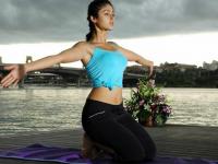 International Yoga Day 2017 : ​‘या’ अभिनेत्रींच्या आयुष्याचा अविभाज्य घटक आहे योगा ! - Marathi News | International Yoga Day 2017: Yoga is an integral element of 'this' actress's life. | Latest health Photos at Lokmat.com