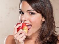 Beauty Tips : सुंदर त्वचेसाठी सेलिब्रिटींच्या डायटमध्ये असतात ‘हे’ सहा पदार्थ ! - Marathi News | Beauty Tips: There are six substances in celebrity diet for beautiful skin! | Latest beauty Photos at Lokmat.com