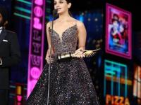 IIFA Awards 2017​ : ‘उडता पंजाब’साठी शाहिद कपूर , आलिया भट्ट ठरले बेस्ट; ‘नीरजा’ सर्वोत्कृष्ट चित्रपट - Marathi News | IIFA Awards 2017: Shahid Kapoor for 'Udta Punjab', Alia Bhatt decides best; 'Neeraja' Best Film | Latest filmy Photos at Lokmat.com