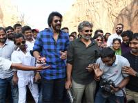 watch pics : ​‘बाहुबली2’चे ६१३ दिवस आणि शूटींग संपले...!! - Marathi News | watch pics: Bahubali2's 613 days and shooting ended ... !! | Latest filmy Photos at Lokmat.com