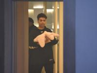 First Photos : ...अखेर करण जोहरने आपल्या जुळ्या मुलांना नेले घरी!! - Marathi News | First Photos: ... Karan Johar took his twin boys home at the end !! | Latest filmy Photos at Lokmat.com