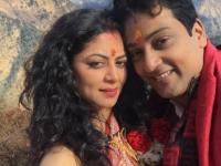 कविता कौशिक अडकली लग्नबंधनात - Marathi News | Kavita Kaushik gets stuck in a marriage ceremony | Latest filmy Photos at Lokmat.com