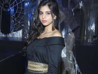 नाइट क्लबमध्ये ब्लॅक आउटफिटमध्ये अशा अंदाजात दिसली शाहरूख खानची परी सुहाना खान! - Marathi News | Shah Rukh Khan's fairy Suhana Khan appeared in the black outfit in the nightclub! | Latest filmy Photos at Lokmat.com