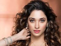 ​birthday special : हिरा व्यापा-याची मुलगी आहे ‘बाहुबली’ची अभिनेत्री तमन्ना भाटिया! - Marathi News | Birthday special: The daughter of diamond businessman 'Bahubali' actress Tamanna Bhatia! | Latest filmy Photos at Lokmat.com