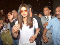 SEE PIC : प्रियंका चोपडा परतली भारतात!! - Marathi News | SEE PIC: Priyanka Chopra returns to India !! | Latest filmy Photos at Lokmat.com