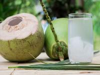 केसांना कधी नारळ पाणी लावलं का?; लावा आणि बघा कमाल - Marathi News | How to use coconut water for shiny and healthy hair | Latest beauty Photos at Lokmat.com