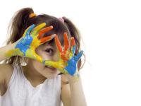 मुलांच्या आवडत्या रंगावरुन ओळखा त्यांची पर्सनॅलिटी - Marathi News | know your children personality from their favorite color | Latest relationship Photos at Lokmat.com