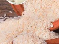 अण्णाच्या हॉटेलमध्ये मिळते तशी मऊ, लुसलुशीत इडली घरी होण्यासाठी कोणता तांदूळ वापरावा? बघा टिप्स.. - Marathi News | which rice is perfect for idli, which rice we should use for making idli, cooking tips for soft and fluffy idli | Latest sakhi Photos at Lokmat.com