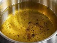 तळणीचे तेल फेकू नका! 'या' पद्धतीने पुन्हा वापरा, तेलाची होणार नाही नासाडी-होईल भरपूर उपयोग - Marathi News | how to reuse used frying oil at home without harming health best tips to reuse leftover cooking oil safely eco-friendly ways to use waste oil from kitchen | Latest sakhi Photos at Lokmat.com