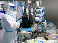 coronavirus: कोरोनाबाधितांच्या वाढीने घेतला चिंताजनक वेग, एकट्या जुलै महिन्यात वाढले ११ लाख रुग्ण - Marathi News | coronavirus: The number of patients increased by 11 lakh in July in India | Latest national Photos at Lokmat.com