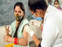 Corona Vaccination: कोरोना लसीचे दोन्ही डोस घेतलेल्यांची चिंता मिटली; यूकेच्या रिपोर्टमधून आली दिलासादायक माहिती - Marathi News | Who have taken both doses of corona vaccine are 3 times less likely to get infected claims UK study | Latest national Photos at Lokmat.com