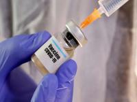 coronavirus: कोरोनावरील लसीसाठी चीन इरेला पेटला, वरिष्ठ अधिकाऱ्यालाच औषधाच्या चाचणीचा डोस दिला - Marathi News | coronavirus: China gives corona test vaccine to senior official | Latest international Photos at Lokmat.com