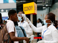 Coronavirus: गोऱ्या लोकांपेक्षा काळ्या लोकांना कोरोनामुळे मृत्यूचा धोका अधिक? स्टडी रिपोर्टमधून दावा - Marathi News | Coronavirus: Black People Are Dying Four Times Comparison Of White Tone People from covid 19 | Latest international Photos at Lokmat.com