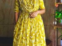 गाऊनवर गबाळ्यासारखी कोणतीही ओढणी घेणं सोडा, आता ओढणीसकटच गाऊन घ्या- फक्त ३५० रुपयांत - Marathi News | nighty with dupatta set, cotton nighty with dupatta just in 350 rs | Latest sakhi Photos at Lokmat.com