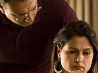 नवऱ्यावर प्रेम म्हणून तुम्हीही ‘या’ ५ गोष्टी करता का? कायम दु:खी राहाल आणि नातंही होईल कमजोर - Marathi News | 5 things women should never do for a man How to maintain self-respect in a relationship Relationship mistakes that lead to a breakup Signs you are losing yourself in a relationship Importance of self-love for women | Latest sakhi Photos at Lokmat.com