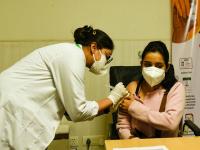 Omicron News: ओमायक्रॉन संकटात कोट्यवधी लसवंतांची चिंता वाढली; WHOच्या भाकितानं झोप उडवली - Marathi News | omicron weakening the power of the vaccine efficacy spreading rapidly says who | Latest international Photos at Lokmat.com