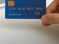 ४४ वर्षांपूर्वी 'या' बँकेने जारी केलं होतं पहिलं क्रेडिट कार्ड! आता देशभरात किती लोक वापरतात? - Marathi News | Credit Card History in India From Central Bank's 'Central Card' in 1980 to 11 Crore Active Cards Today | Latest business Photos at Lokmat.com