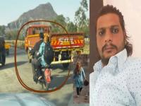 डोळ्यात मिरचीची पूड फेकली अन् ५ सेकंदात कोयत्याने केले सपासप वार; महिलेने युवकावर का केला हल्ला? - Marathi News | Woman attacked young man in Nashik, stabs him in the head and neck | Latest crime News at Lokmat.com