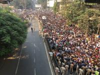 हजारोंच्या साक्षीने श्रीदेवी यांचा अखेरचा प्रवास ( फोटो स्टोरी) - Marathi News | Sridevi's last journy (photo story)l | Latest mumbai Photos at Lokmat.com