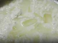 उन्हाळ्यात दूध लगेच नासतं? दूध तापवताना-फ्रिजमध्ये ठेवताना लक्षात ठेवा १ खास ट्रिक,दूध नासणार नाही - Marathi News | Simple Trick To Prevent Milk Spoiling In The Summer : Simple Trick To Keep Milk Fresh In The Summer | Latest sakhi Photos at Lokmat.com